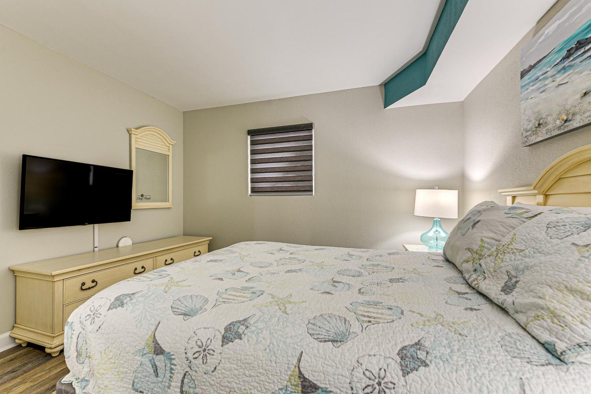 Oceanfront North Myrtle Gem Pools Access! Apartment